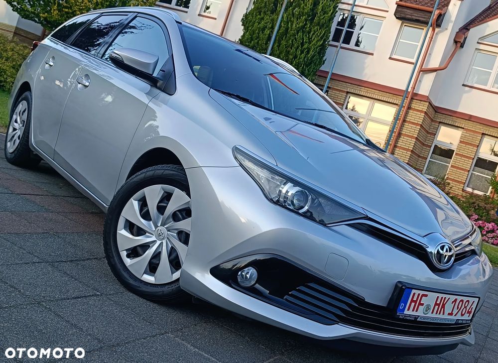 Toyota Auris 1.6 D-4D Executive - 4