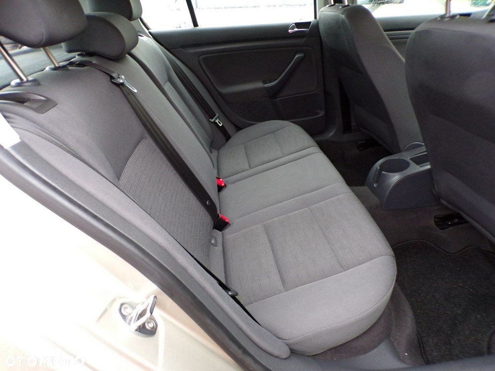 Volkswagen Golf 1.6 Comfortline - 21