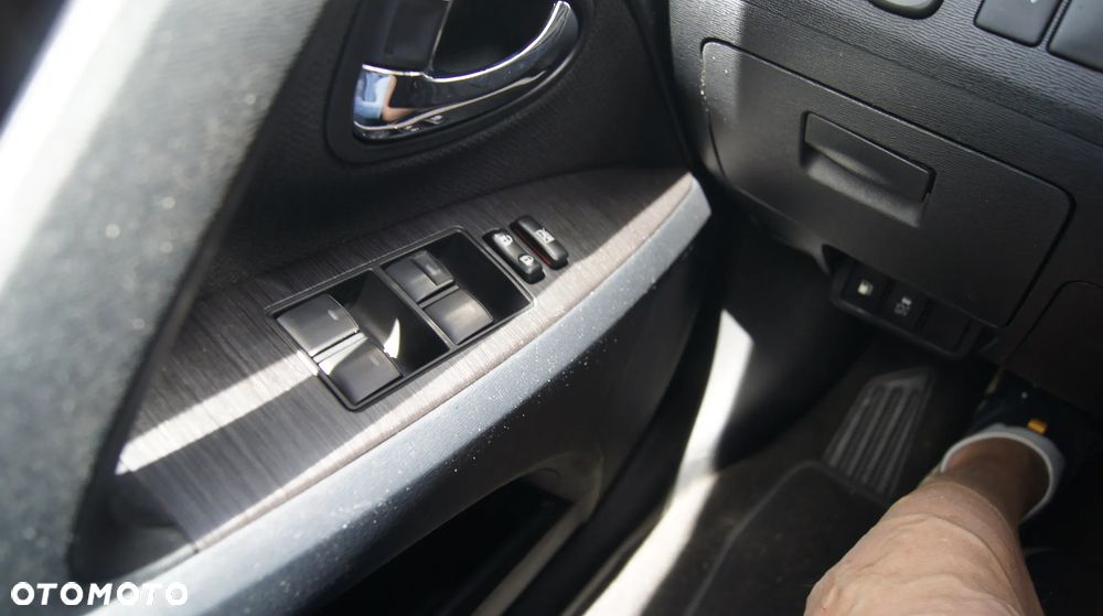 Toyota Avensis - 26