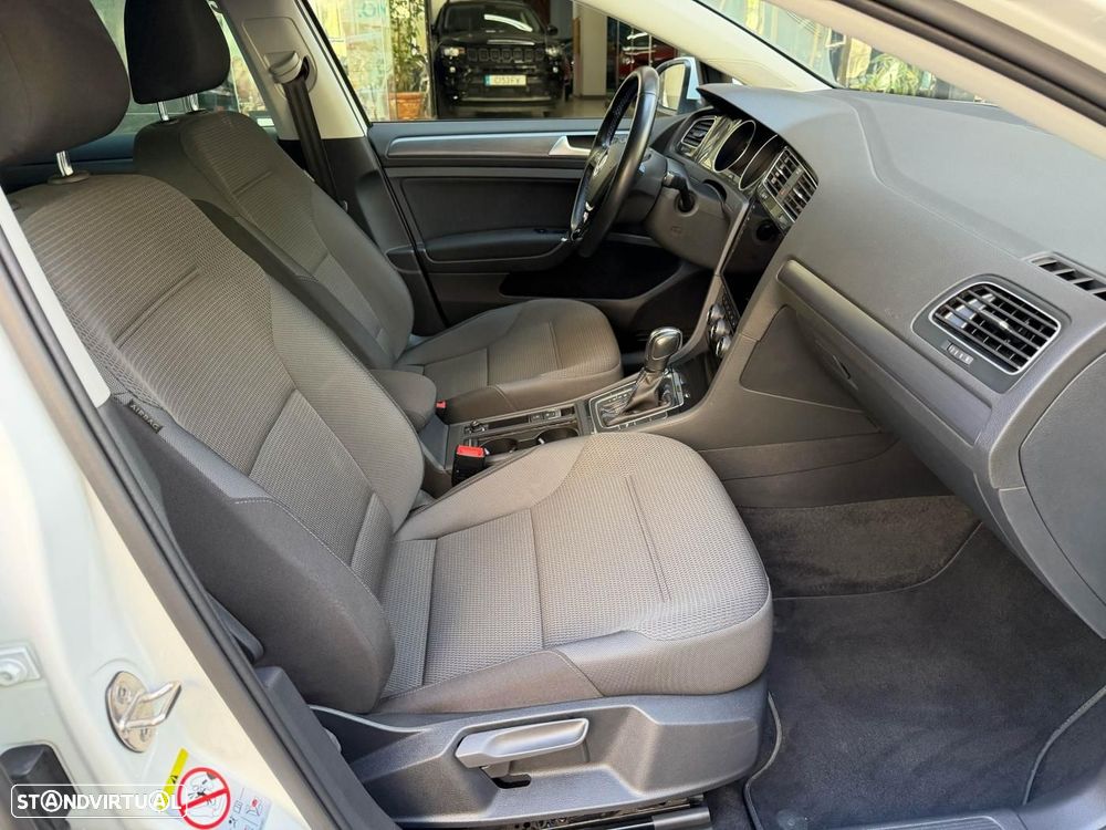 VW e-Golf - 13