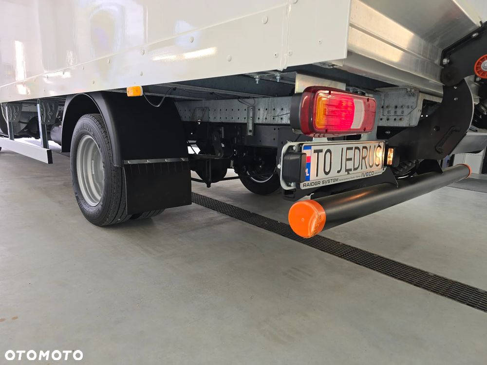 Iveco DAILY 35C16 / 50C16 KONTENER 8PALET WINDA DHOLLANDIA 750Kg 41Tyś km SERWIS ASO IVECO DO OSTATNIEGO Km STAN NOWY NOWY NOWY NA GWARANCJI BOGATA OPCJA WYPOSAŻENIA ASYSTENTY KIEROWCY TEMPOMAT KLIMA KAMERA COFANIA FOTEL KIEROWCY PNEŁMATYCZNY - 19