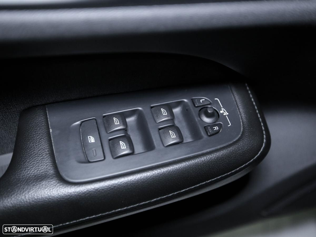 Volvo V60 2.0 D3 Momentum Geartronic - 11