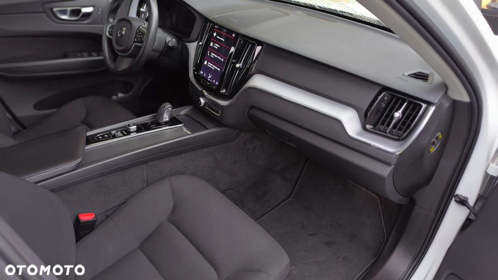 Volvo XC 60 T6 AWD Recharge Geartronic RDesign Expression - 21