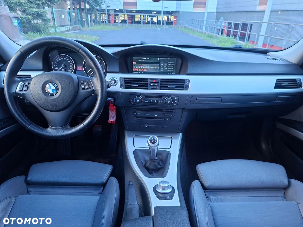BMW Seria 3 330i - 8