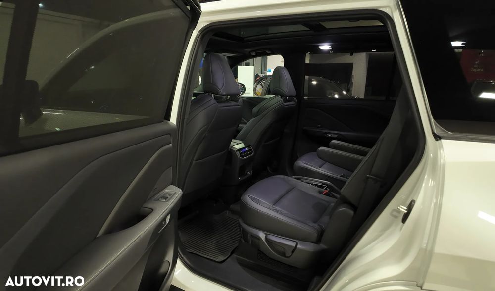 Lexus TX500 H - 35