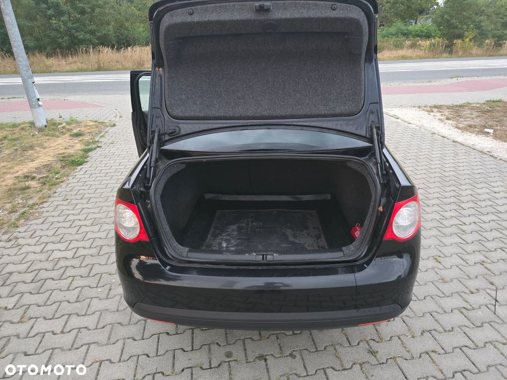 Volkswagen Jetta 1.6 Trendline - 13