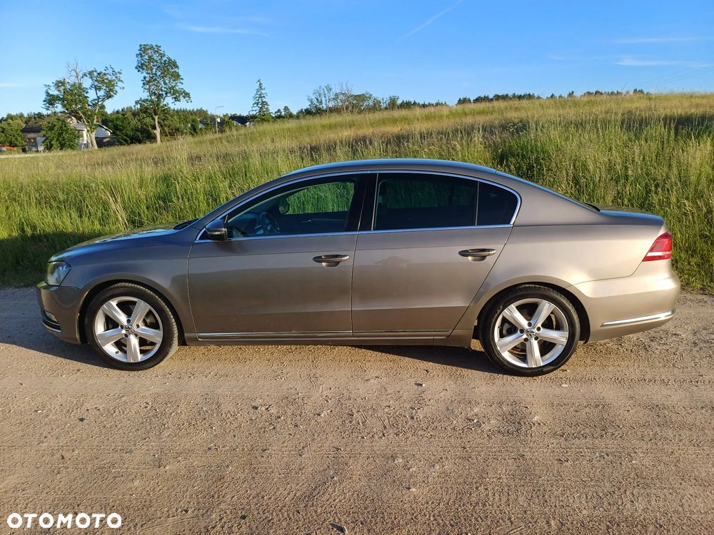 Volkswagen Passat 2.0 TDI 4Motion BlueMotion Technol Comfortline - 11