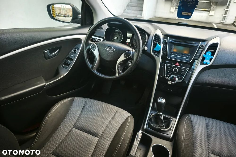 Hyundai i30 1.6 CRDi Comfort EU5 - 17