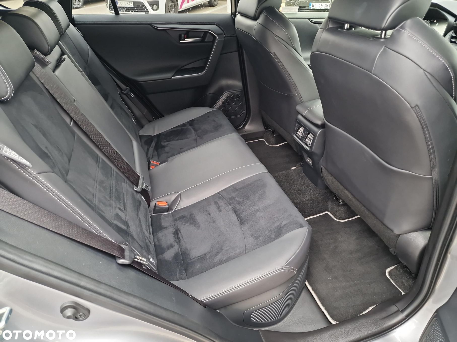 Toyota RAV4 - 10