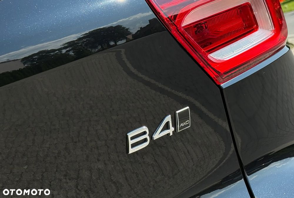 Volvo XC 40 B4 B AWD DKG Plus Dark - 34