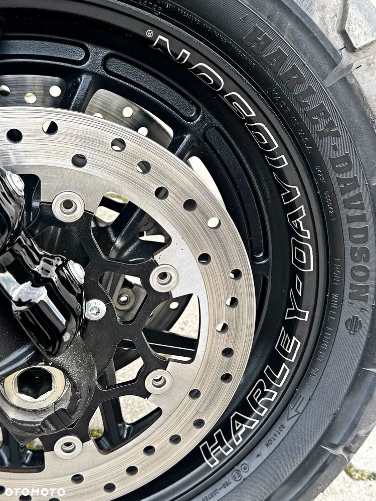 Harley-Davidson Softail Fat Bob - 12