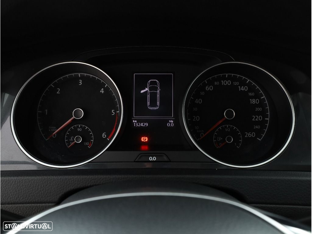VW Golf Variant 1.6 TDi Confortline DSG - 23