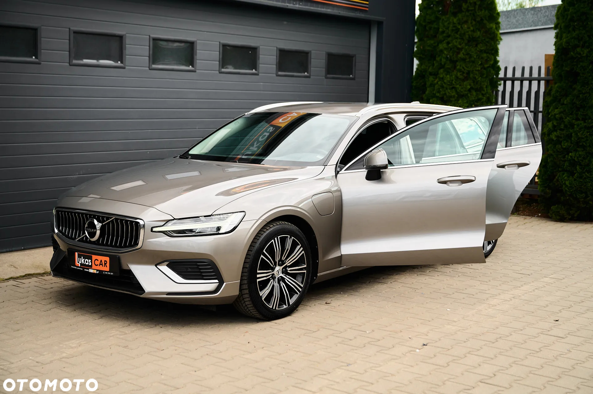 Volvo V60 T6 AWD Plug-In Hybrid Inscription Expression - 25