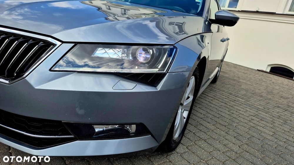 Skoda Superb 2.0 TDI DSG Sportline - 11
