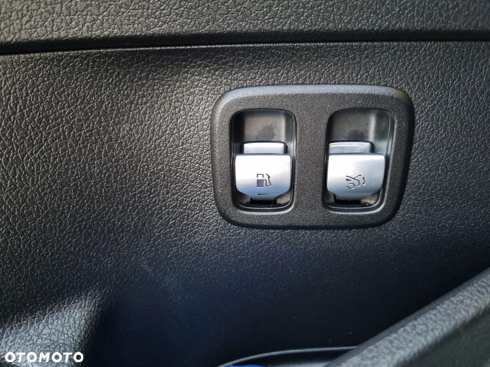 Mercedes-Benz Klasa C 300 e PHEV AMG - 27