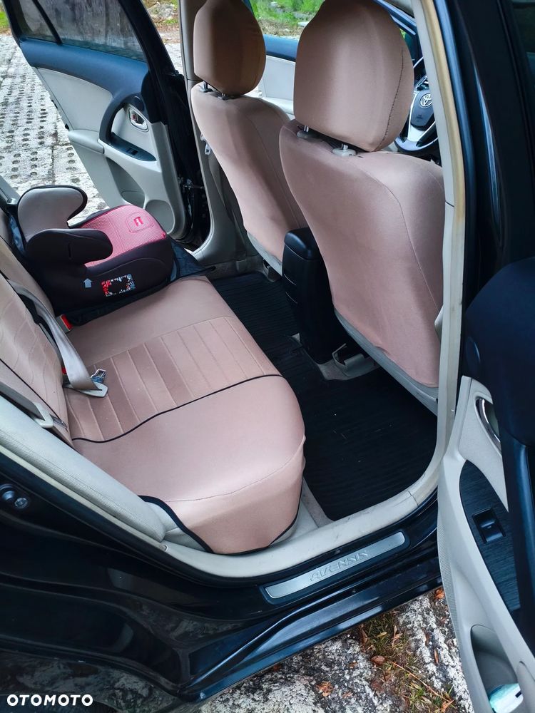 Toyota Avensis 2.0 Premium EU5 - 18