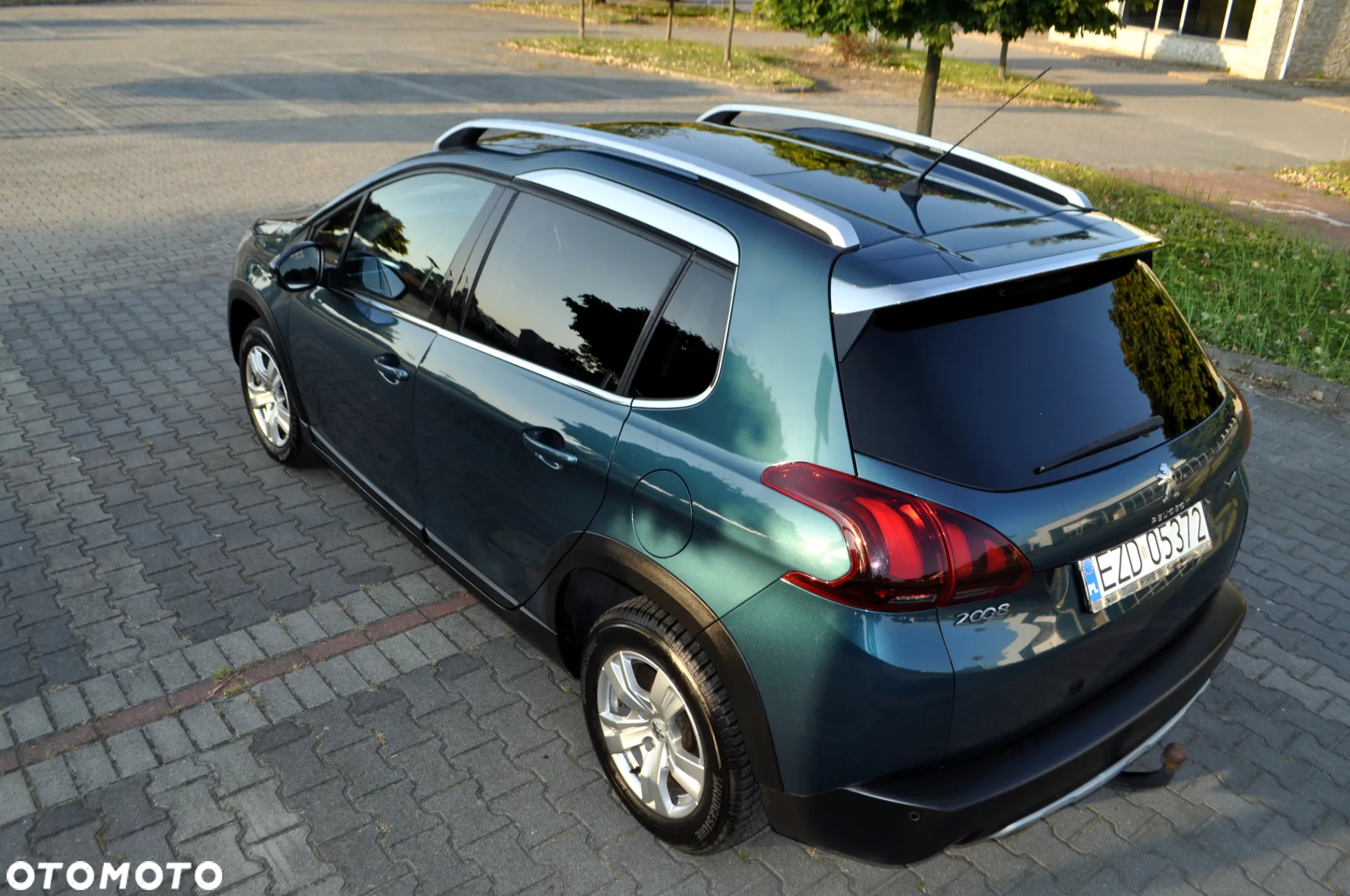 Peugeot 2008 1.6 BlueHDi Allure S&S - 14