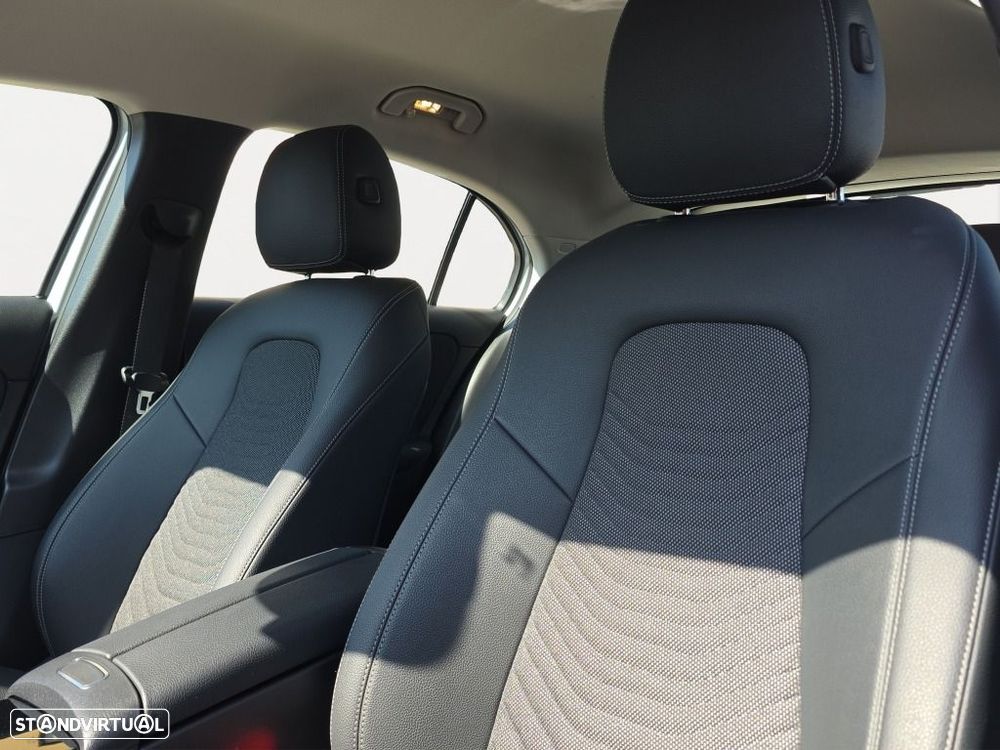 Mercedes-Benz A 250 — fotografia 8