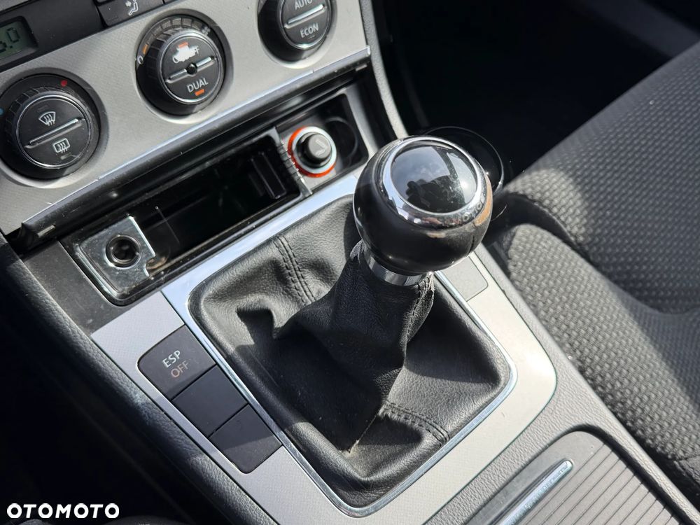 Volkswagen Passat - 35