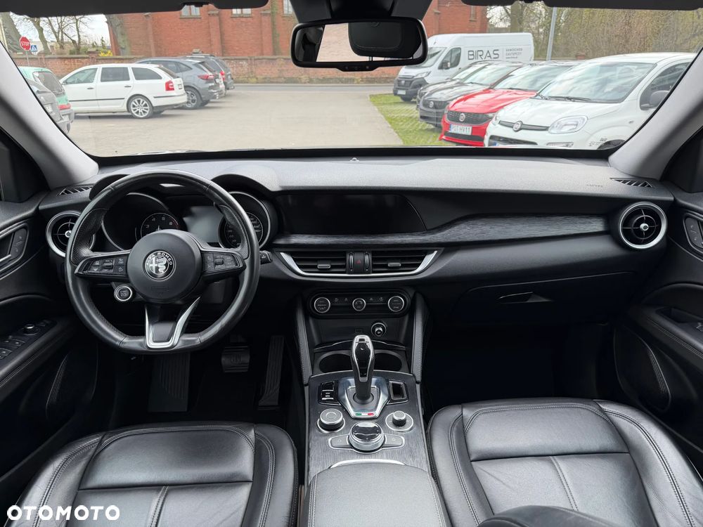 Alfa Romeo Stelvio - 12