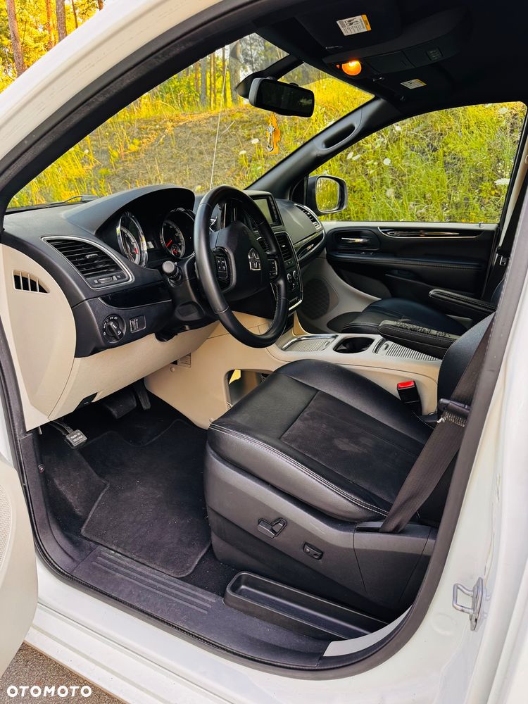 Dodge Grand Caravan - 7