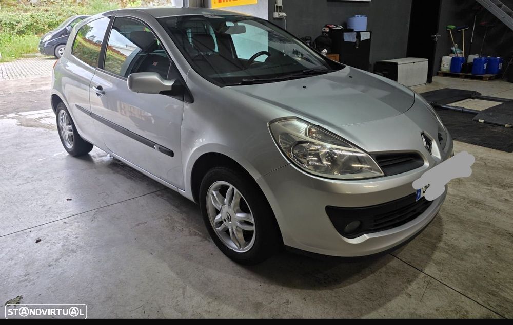 Renault Clio 1.5 dCi Dynamique S - 1
