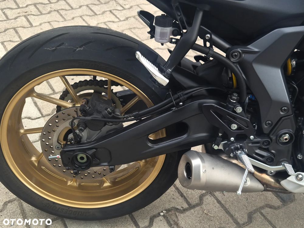 Yamaha R7 - 14