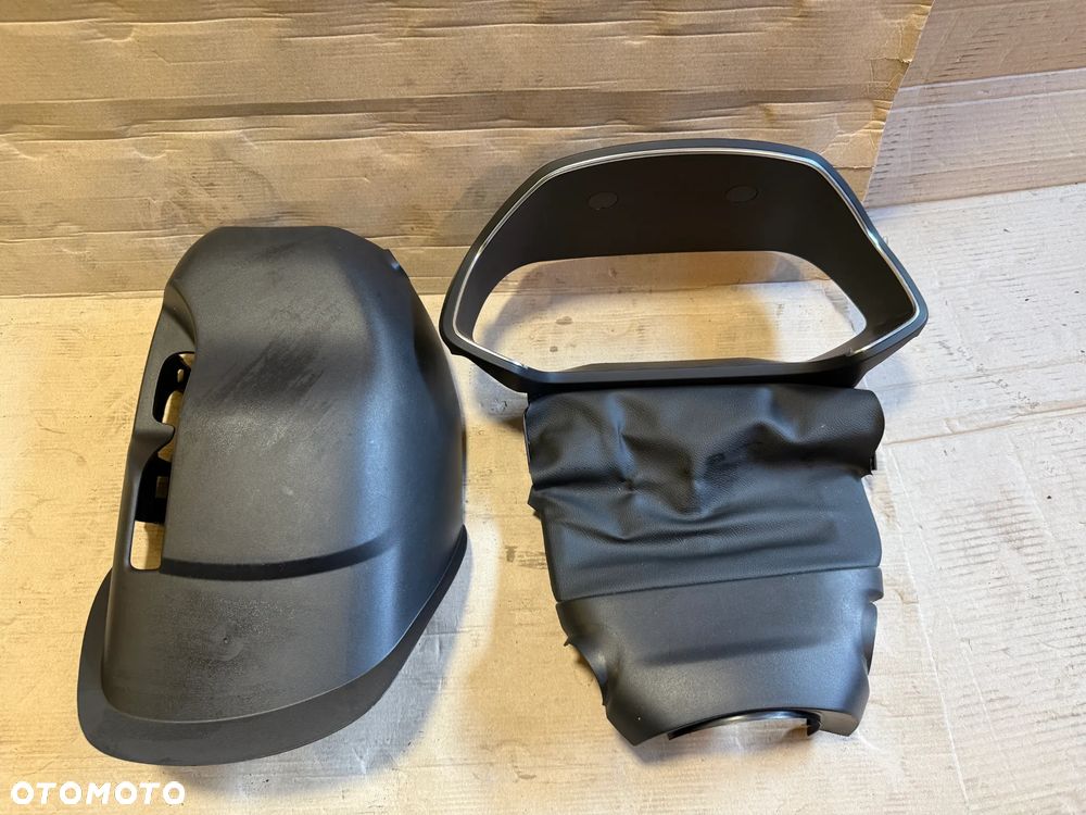 Obudowa kolumny ramka licznika Renault Captur II 682409204R 484718933R 484727329R OE - 1