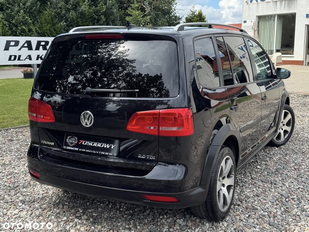 Volkswagen Touran - 11