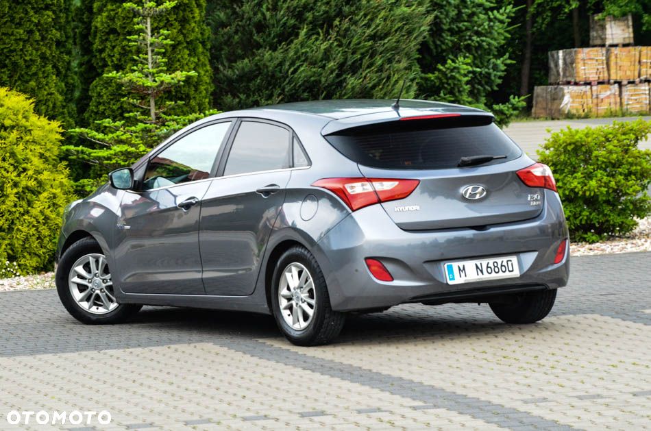Hyundai i30 blue 1.6 CRDi Trend - 13