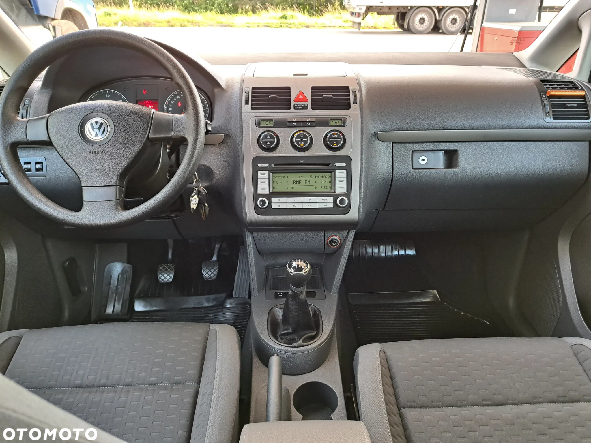 Volkswagen Touran - 20