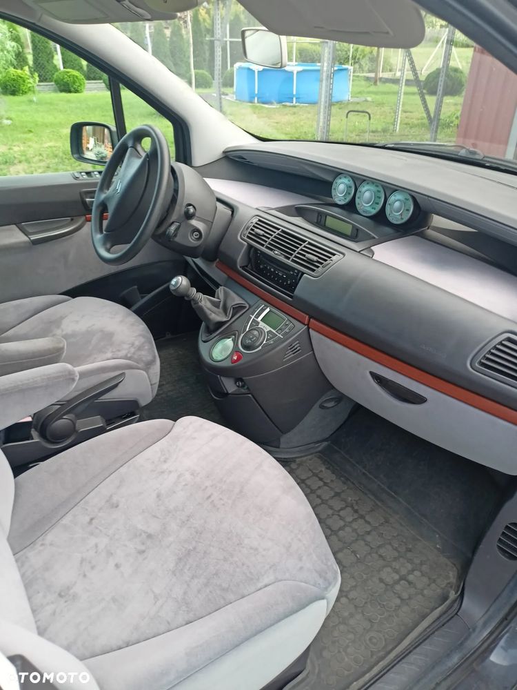 Citroën C8 2.0 16V Style - 6