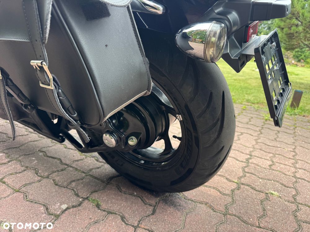 Suzuki Intruder - 17