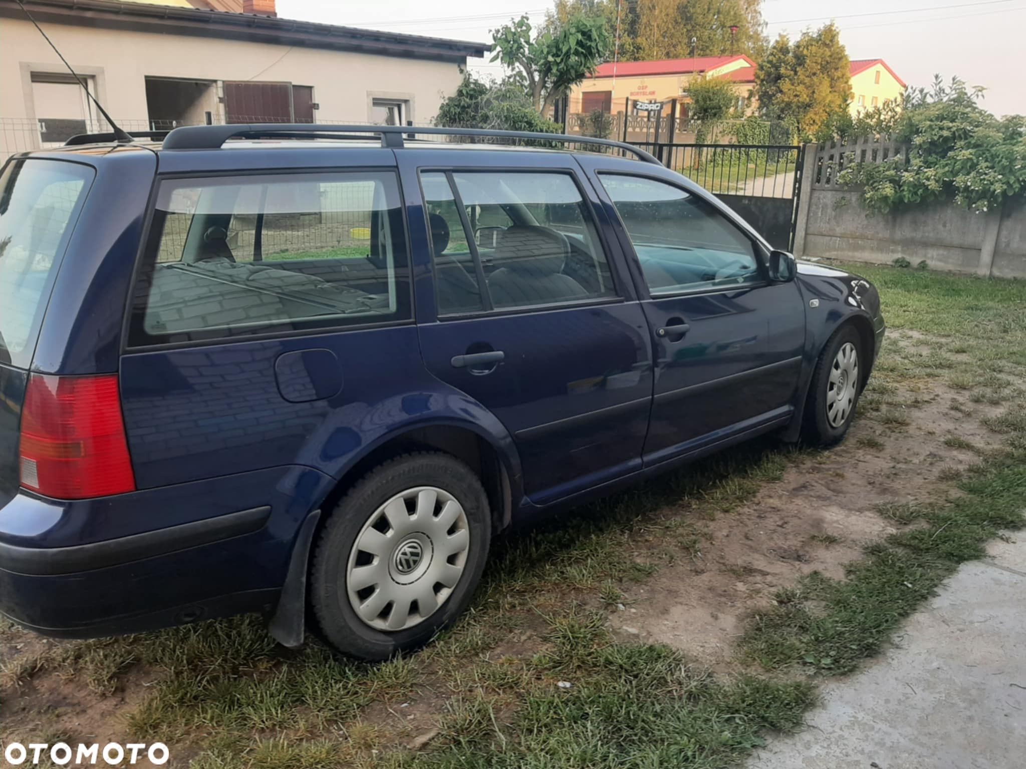 Volkswagen Golf - 1