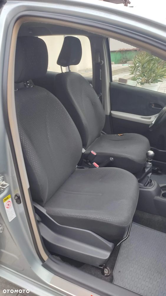 Toyota Yaris - 30