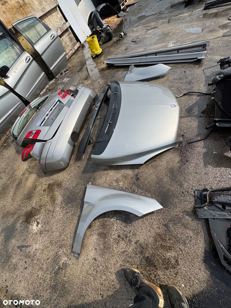 Mercedes b klasa Kolor 748 w245 benzyna manual Klima   Maska 600zl   Lampy przednie przód prawa lewa -300szt  Grill -200zl   zderzak przedni przód z chrom chromem -700zl   Pas przedni benzyna z chłodnicami wody klimy węże -900zl  podszybie -350zł   Drzwi prawe lewe przednie tylnie tył 500sztuka bez rdzy   Błotnik prawy lewy przedni przód 300zl   Klapa bagażnika klapa tył tylnia 500 zł   Zderzak tył tylni chrom 500zl   Lampy tył 100 sztuka   Próg progi -100sztuka   Belka tył tylnia 50zl - 5
