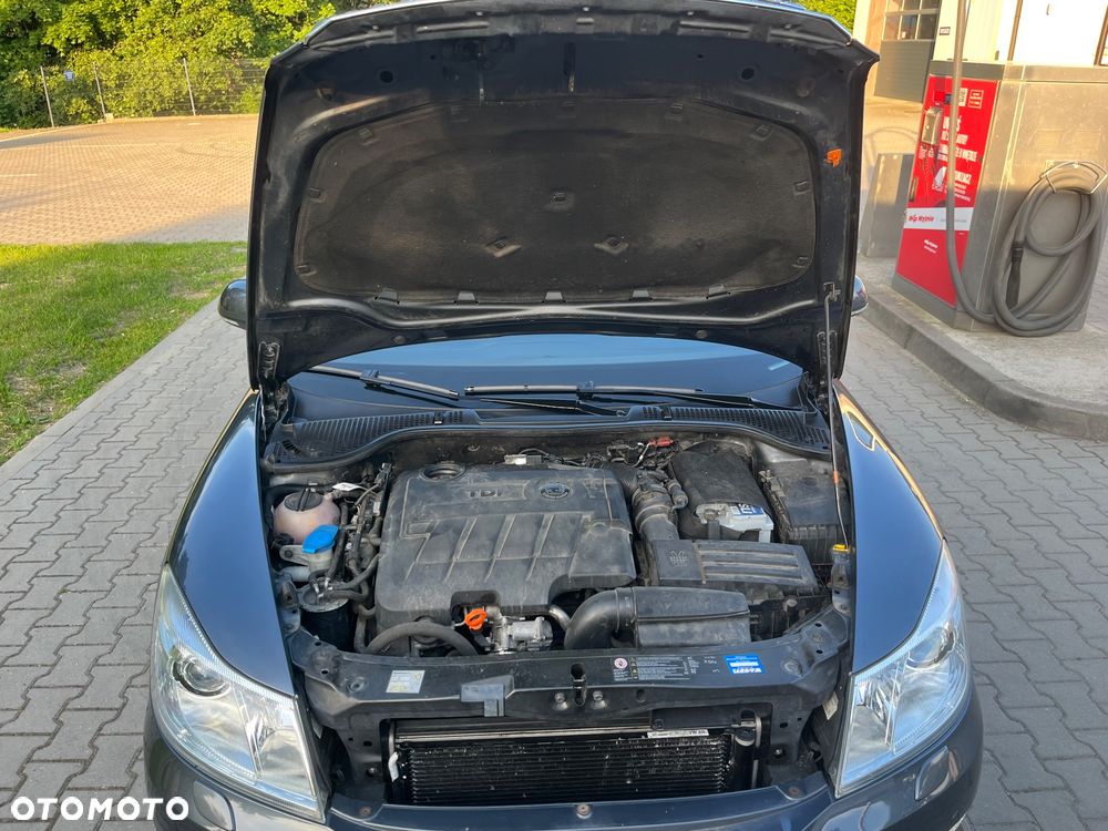 Skoda Octavia 2.0 TDI CR DPF RS - 16