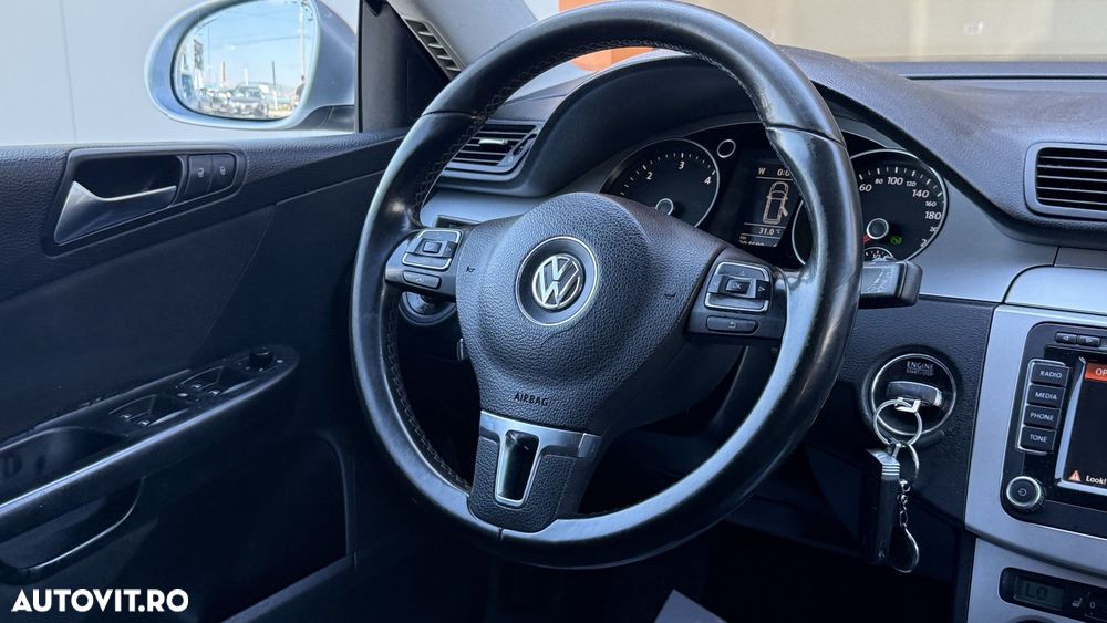 Volkswagen Passat - 16