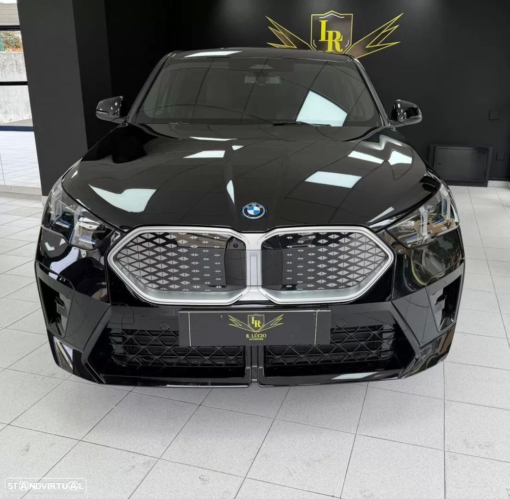 BMW iX2 eDrive20 Pack Desportivo M - 9
