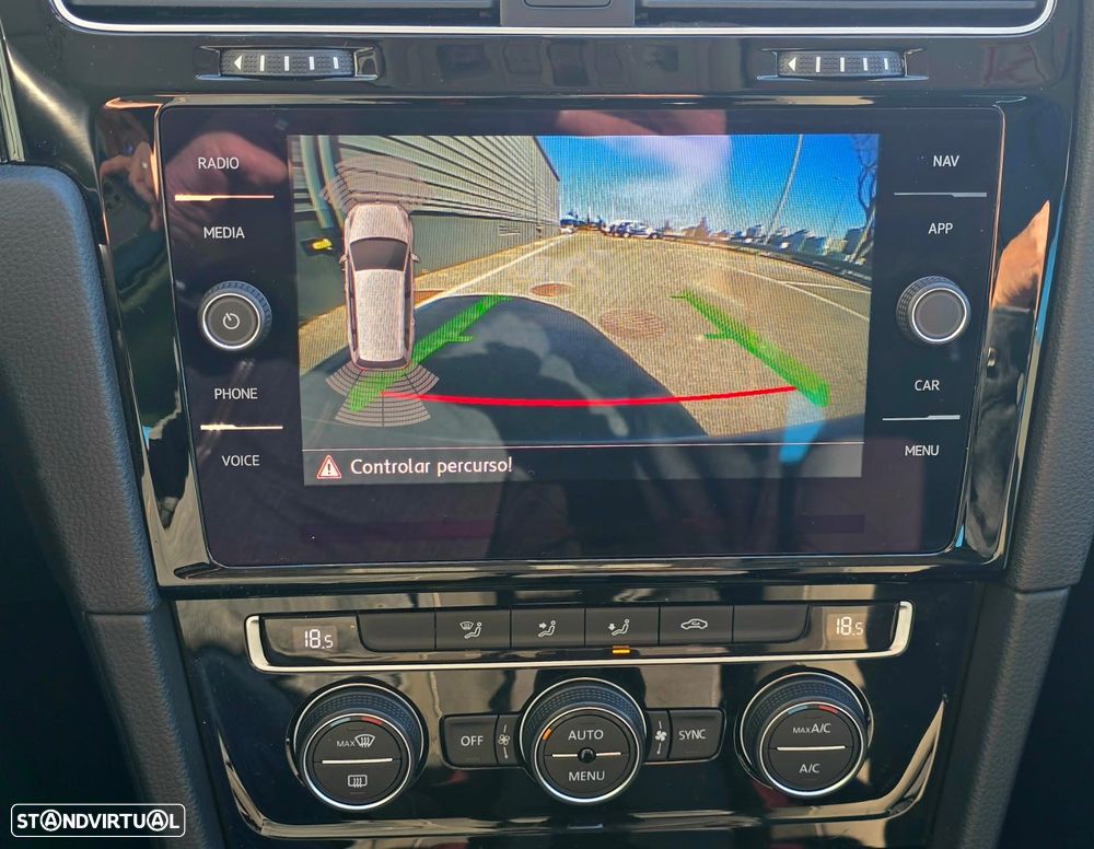 VW Golf Variant 1.6 TDi Highline DSG - 17