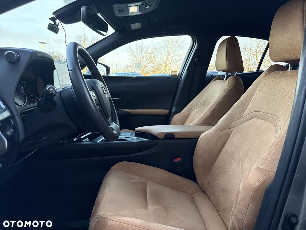 Lexus UX - 9