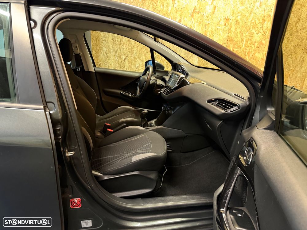 Peugeot 208 82 PureTech Style - 11