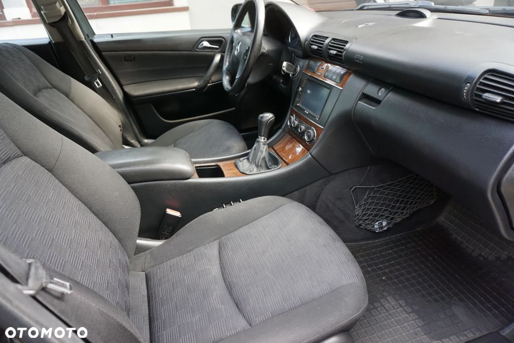 Mercedes-Benz Klasa C 200 CDI Elegance - 16