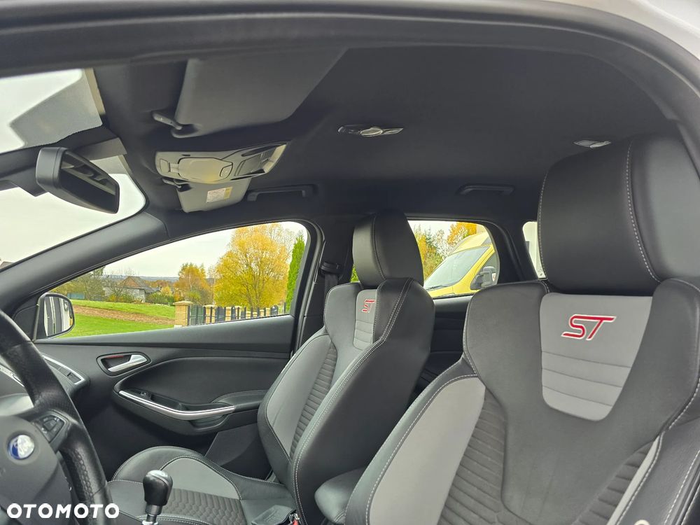 Ford Focus 2.0 EcoBoost ST mit Leder-Exclusiv-Paket - 7