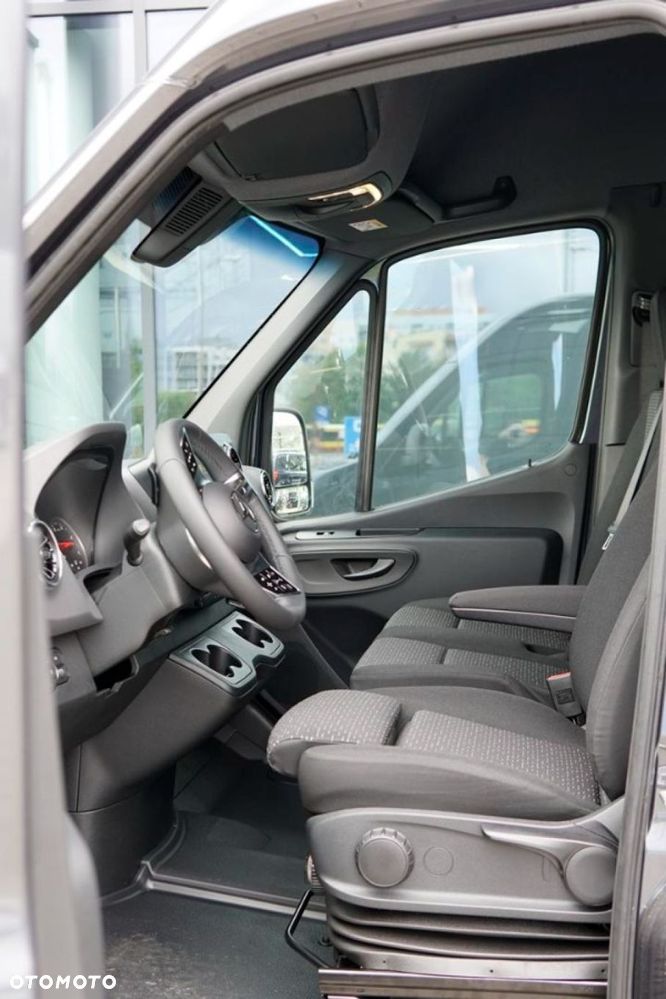 Mercedes-Benz Sprinter - 10