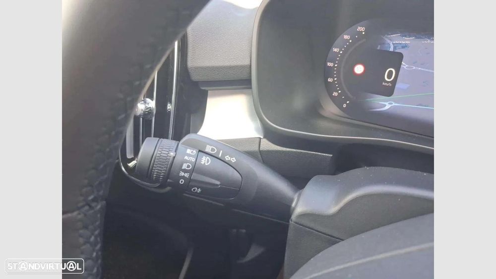 Volvo XC 40 2.0 B3 Plus Dark - 21
