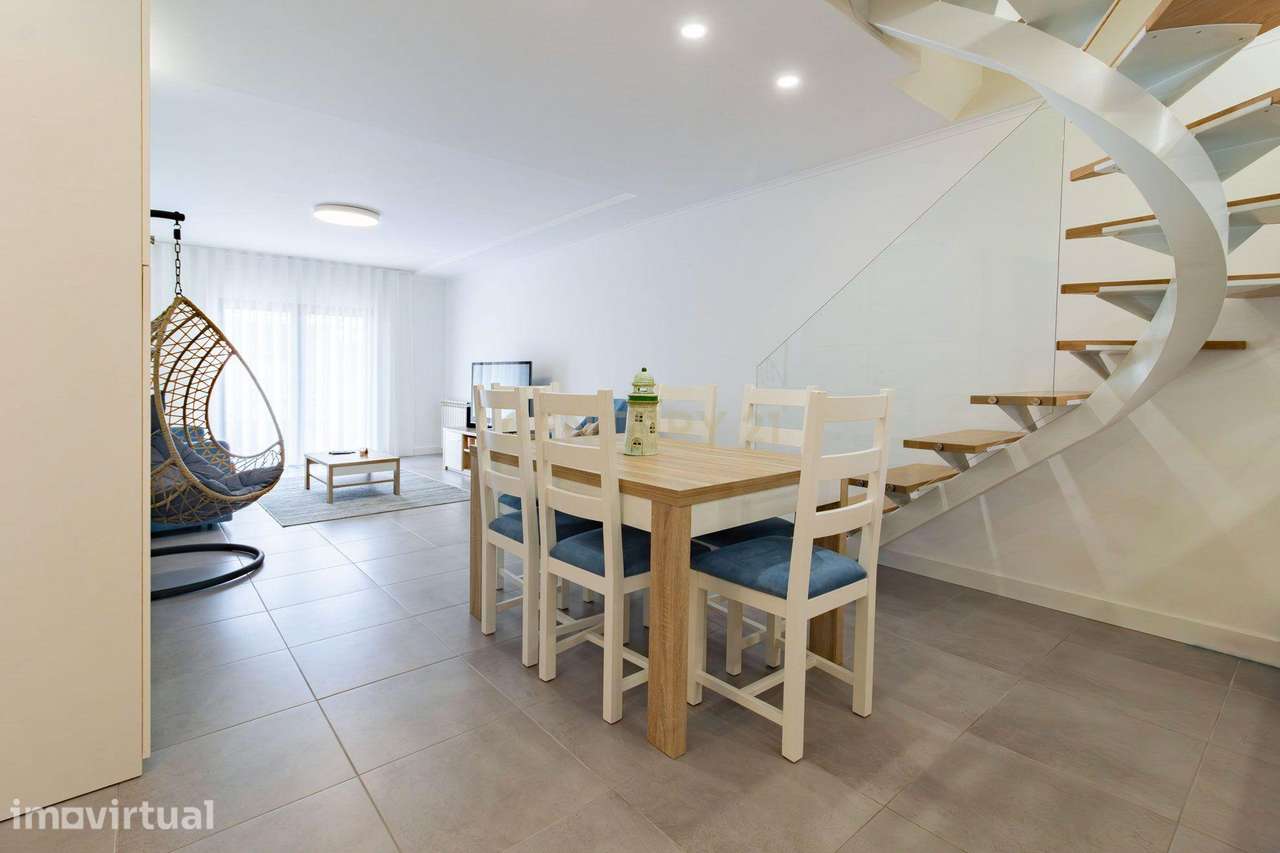 Apartamento T2 Duplex com Vista Mar e Garagem Privada – Pedra do Ouro, - Grande imagem: 4/26