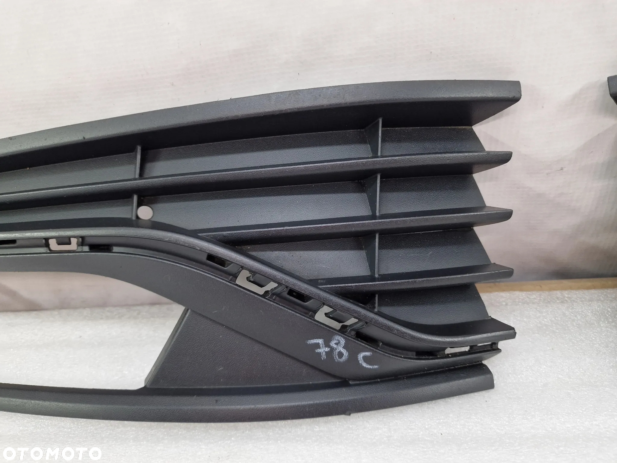 VW POLO 6C0 LIFT 13- LEWA KRATKA BOCZNA ZDERZAKA PRZEDNIEGO PRZÓD , 6C0853665K , NR AUKCJI E/78 - 25