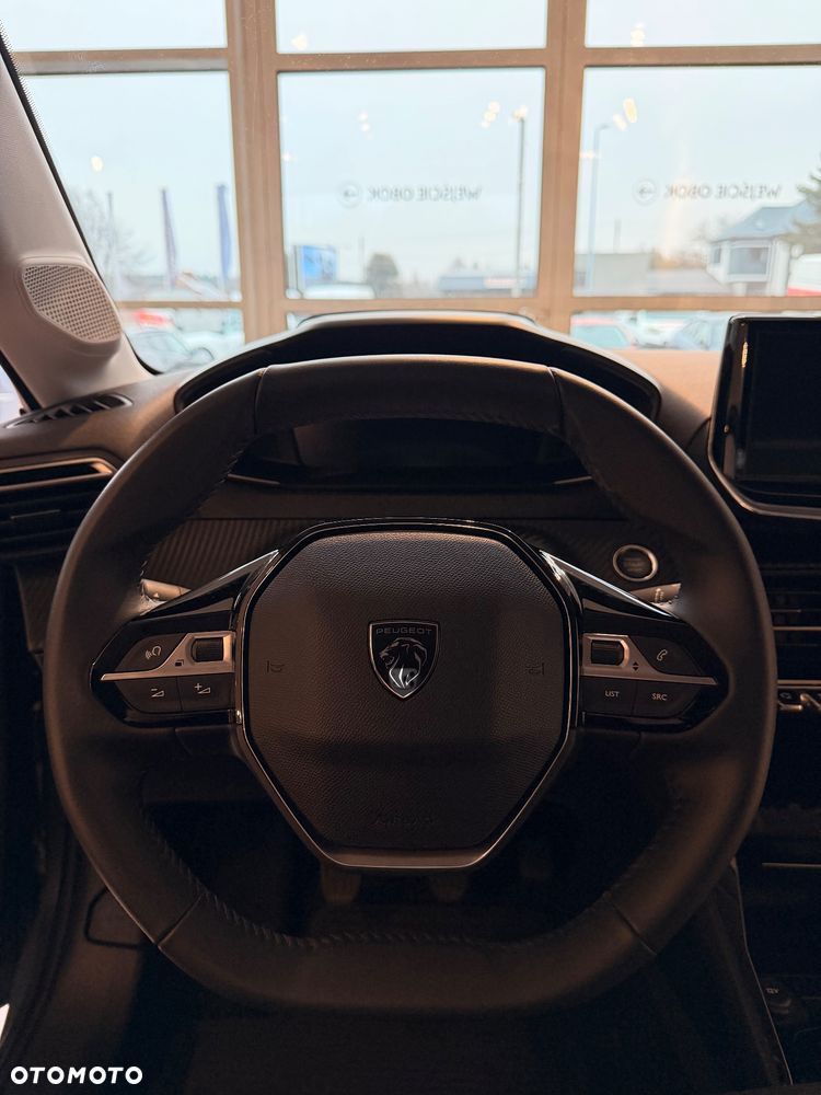 Peugeot 208 - 18