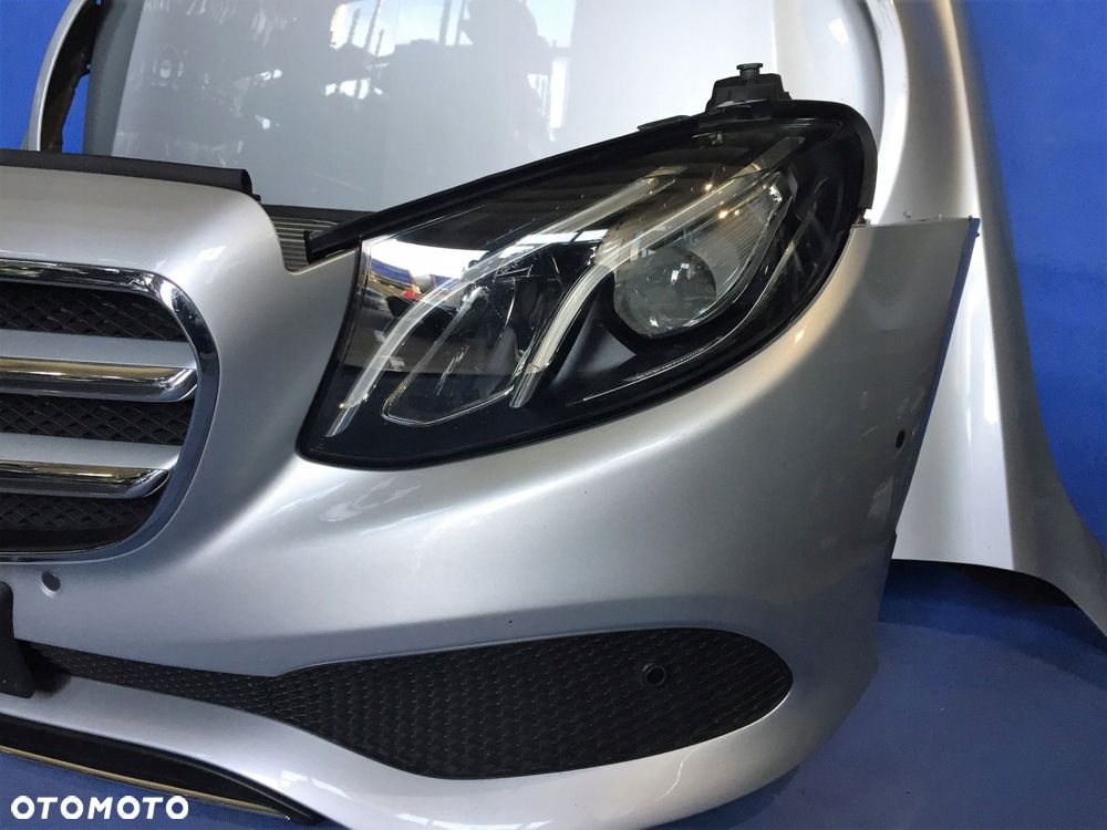 MERCEDES W213 PRZÓD MASKA BŁOTNIKI LAMPY CHŁODNICE - 7